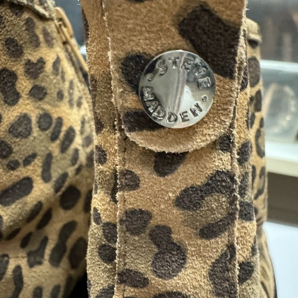 Boots - Picture 4 of 8